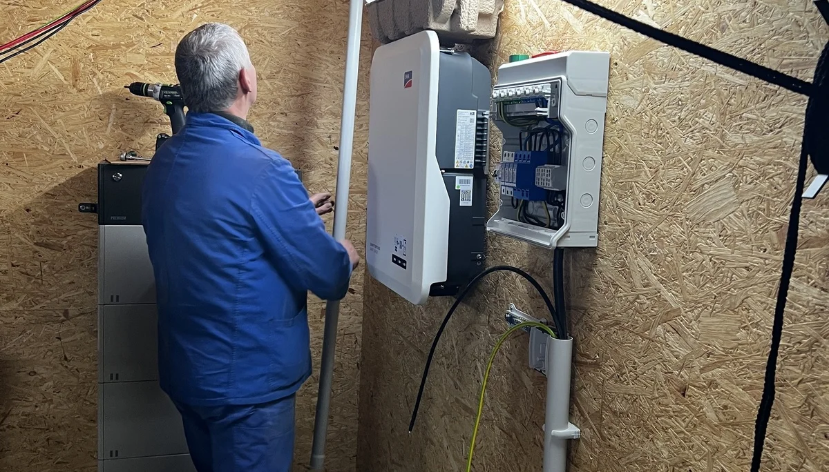 Installation der PV Anlage | © DAV-WR